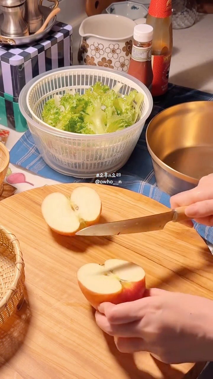 owho__n 게시물 이미지: 백설공주는
숲속에서 잠자는데

박밴살이 아직 안된 아줌마는
왜케 주말만되면...