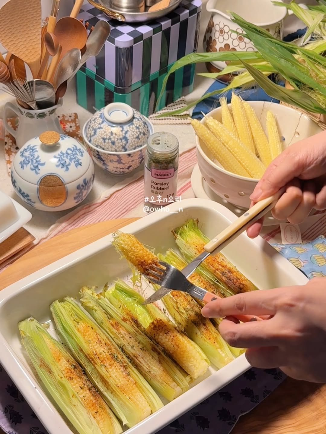 owho__n 게시물 이미지: 젊은옥수수🌽

젊음이 그립다 그리워...
(새치로 칠갑을 한 아줌마라😭)

되돌아갈...