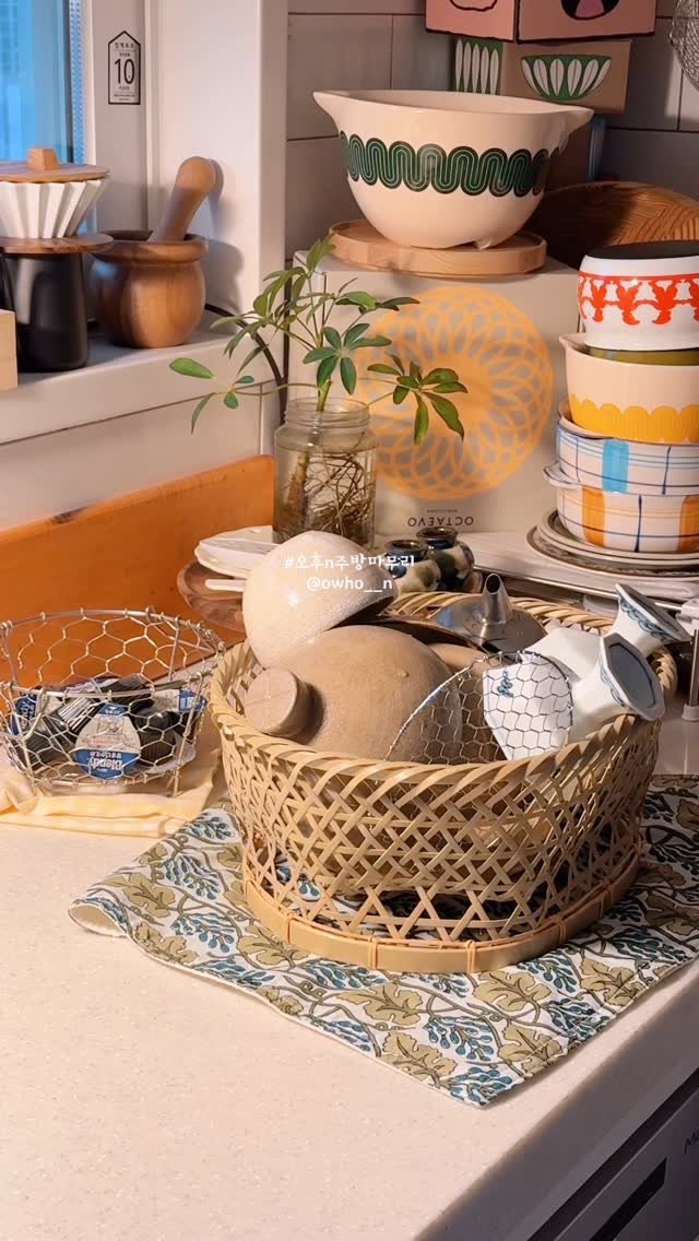 owho__n 게시물 이미지: 하루의 끝자락
그리고,
일주일의 시작을 알리는 저녁.

집에있는 자투리채소와...