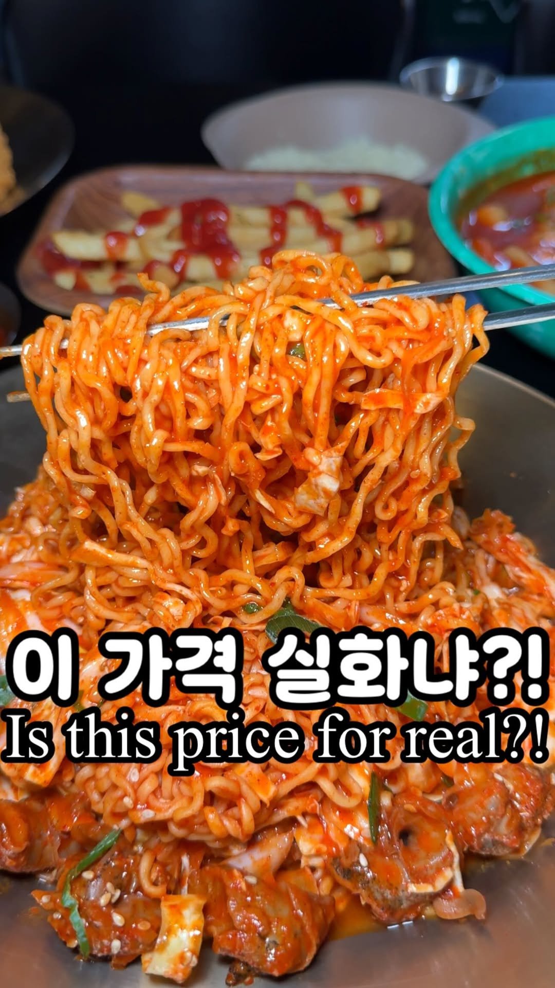 owol_foodie 게시물 이미지: 수요일마다 찾아오는 치킨 천국.
소스에 푹 찍어 바삭하게 한 입, 고소함이 입안...