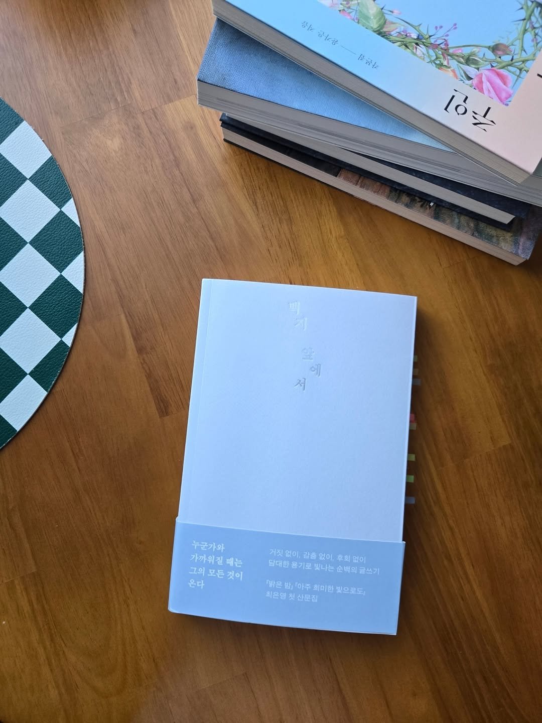 owolbooks 게시물 이미지: .
📖
언제쯤 삶은 결코 통제할 수 없으며 삶의 사건들은 인과관계에서 벗어나 있다는...