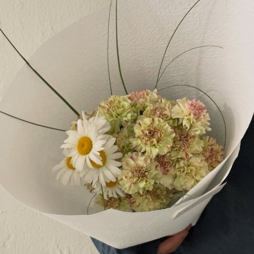 owolyeoleumflower 게시물 이미지: ⠀
⠀
취향에 취향을 담아 💚⠀
⠀

⠀
⠀
⠀ ⠀
⠀
𝘋𝘦𝘭𝘪𝘷𝘦𝘳 𝘺𝘰𝘶𝘳...