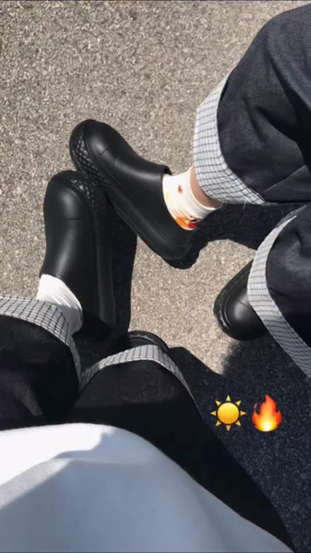 oytoyt_ 게시물 이미지: 여름 슬리퍼 추천!!

장마, 물놀이, 그냥 일상에도 편하게 신을 수 있고,
굽도...