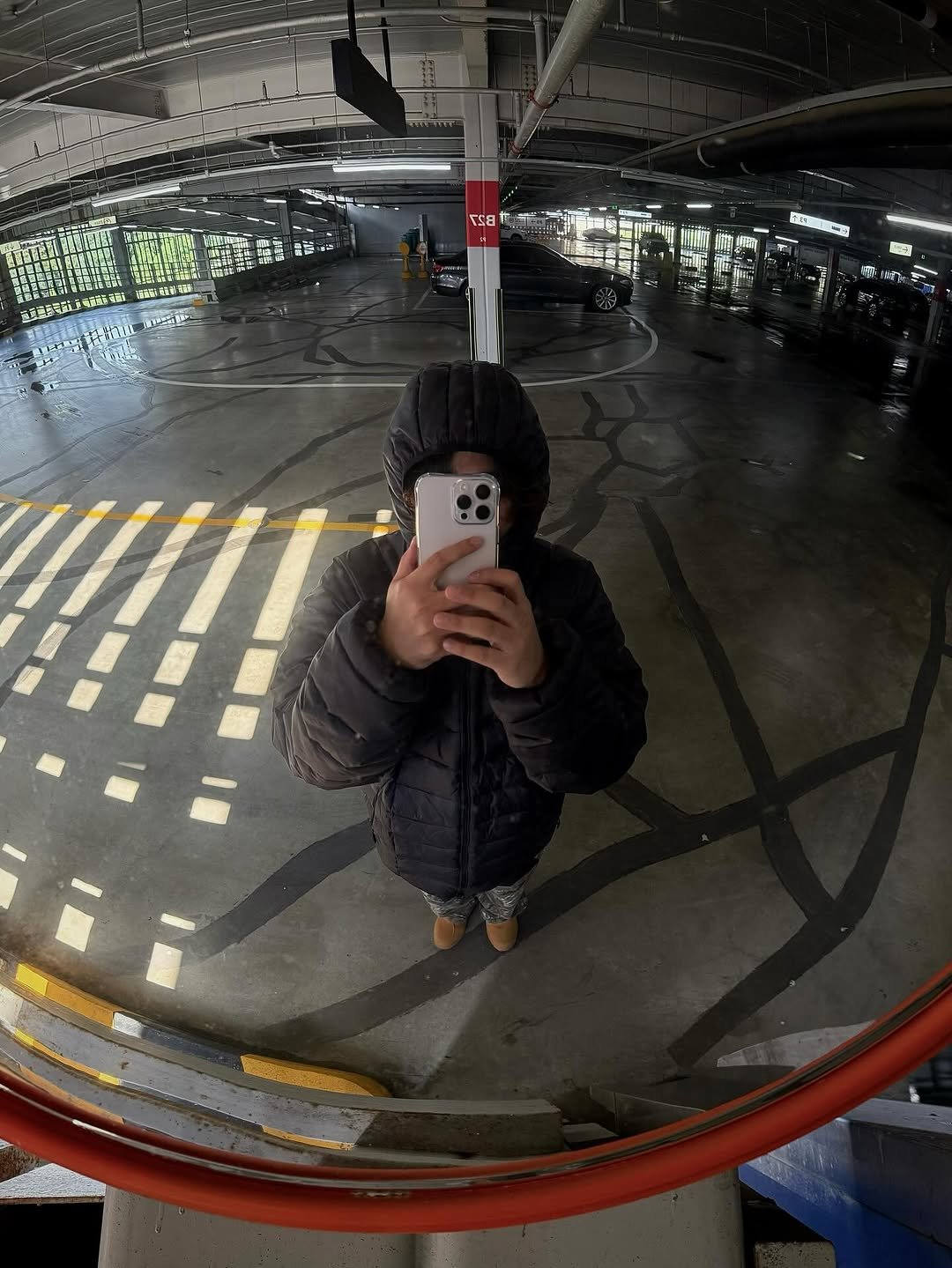 Photo shared by 오윤택/오태기 on September 19, 2025 tagging @ohtaeki_official. May be an image of 2 people, mirror, parka and text.