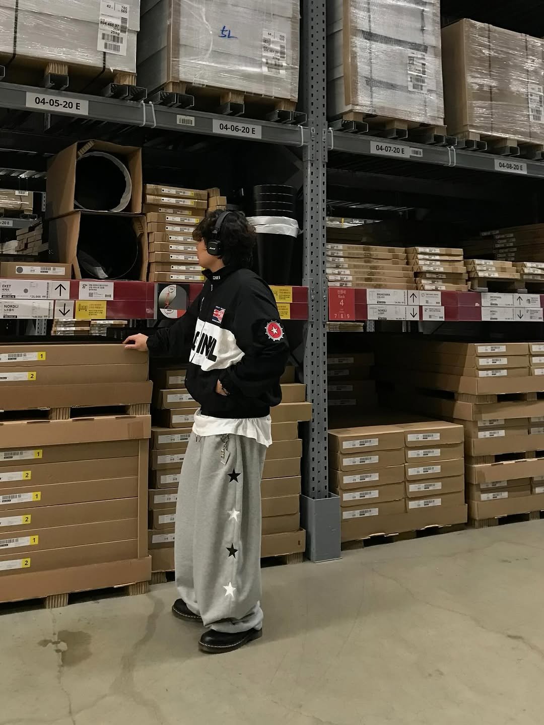 Photo shared by 오윤택/오태기 on September 08, 2025 tagging @ohtaeki_official. May be an image of 1 person, rack, sweatpants, outerwear and text.