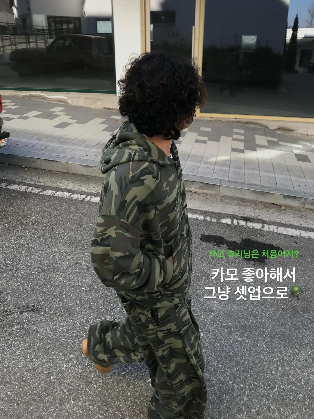 Photo shared by 오윤택/오태기 on February 10, 2026 tagging @ohtaeki_official. May be an image of one or more people, bangs, duffle coat, military uniform, parka and text that says '福 ny 카모츄리닝은 카모츄리닝은처음이지? 처음이지? 카모 좋아해서 그냥 셋업으로'.