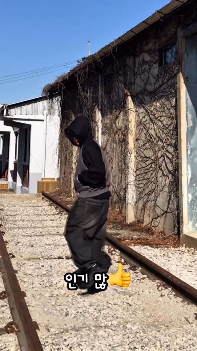 oytoyt_ 게시물 이미지: 후드티 정보를 원하시면 ‘후드’ 라고 댓글 남겨주세요👾