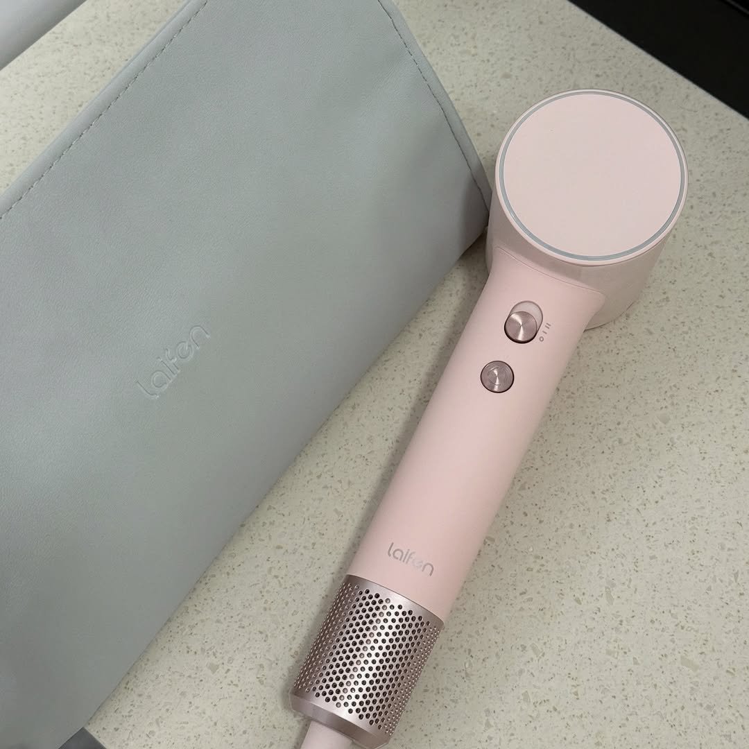 Photo shared by 여니 on January 11, 2026 tagging @laifen_kr. May be an image of hair brush, hair dryer and text.