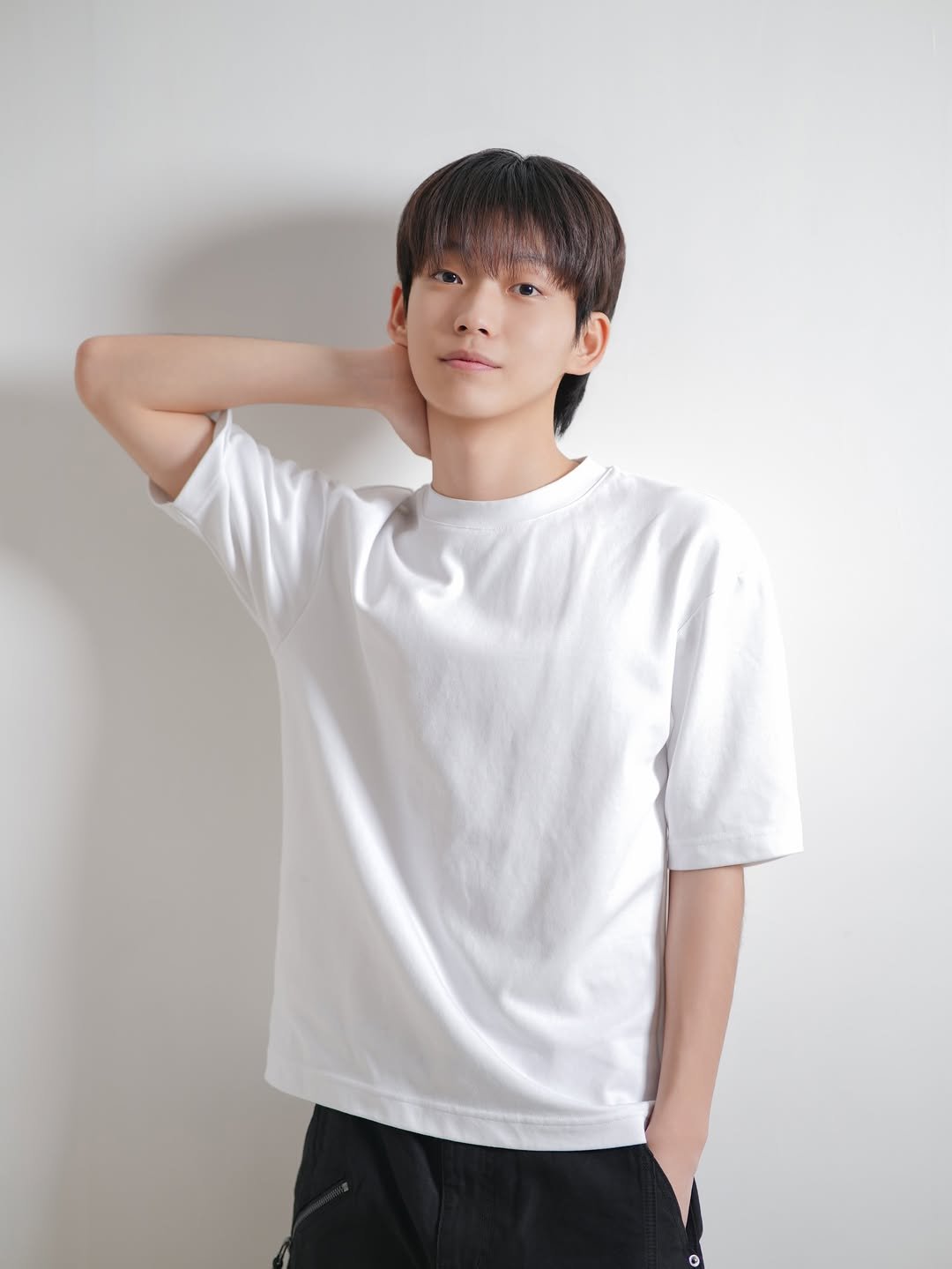 Photo shared by 박쏠티 패션 on March 22, 2026 tagging @rbgus_lee. May be an image of top and text.