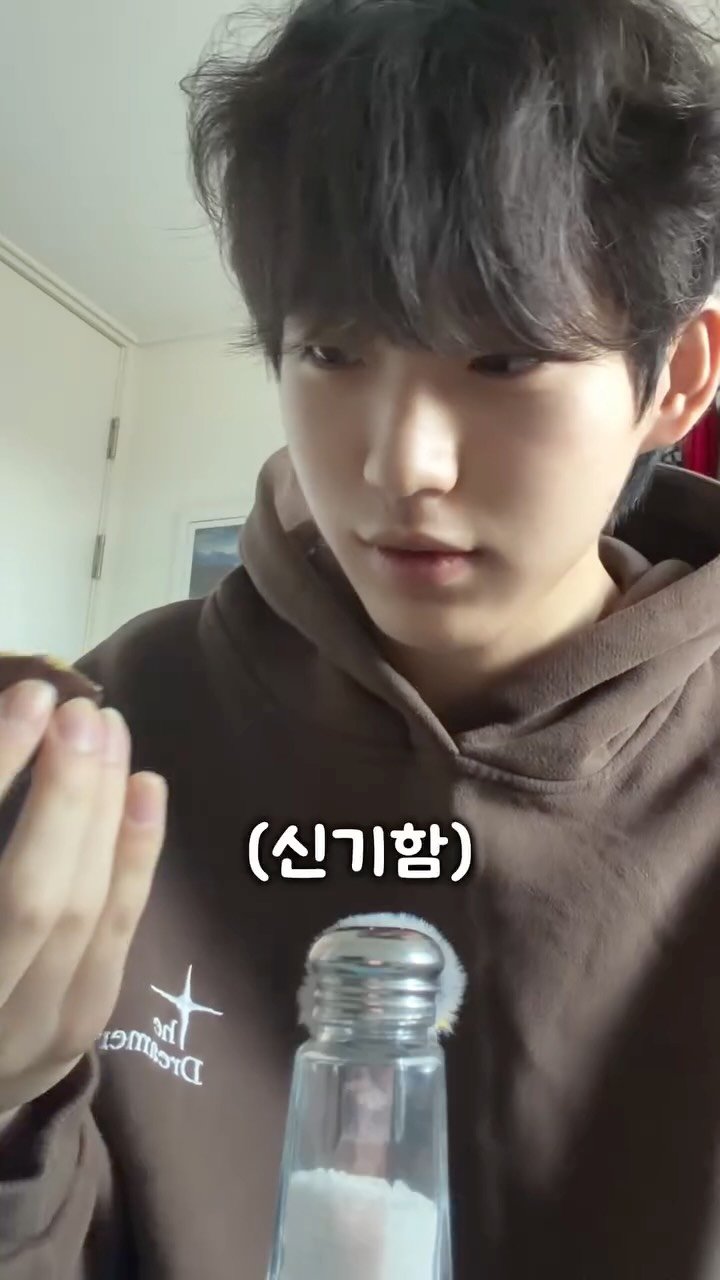 p.salty_fashion 게시물 이미지: 두쫀쿠 얼굴이나 함 보자!
코디도 두쫀쿠 코디로 입었어요 ㅎ
만들어준 짭짤이...