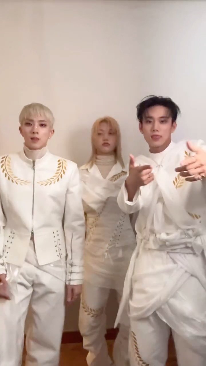 p1h_official 게시물 이미지: after D award😜

#P1Harmony #피원하모니 #P1H