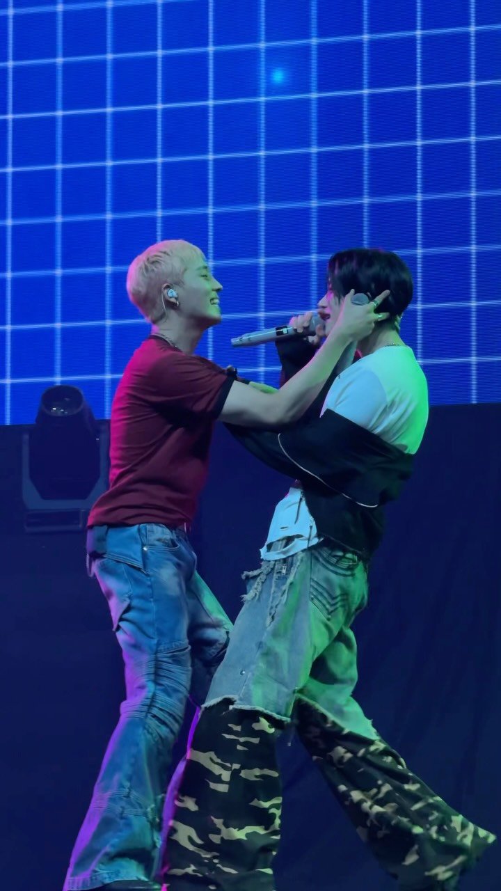 p1h_official 게시물 이미지: Taipei, get that thing off the...