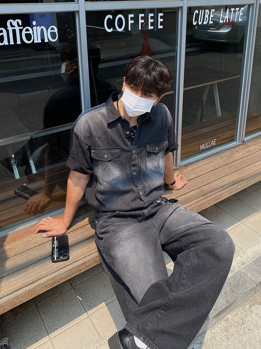 Photo by 박승수 [SSROOM-에스에스룸] on June 17, 2025. May be an image of 1 person, cornflower and text.