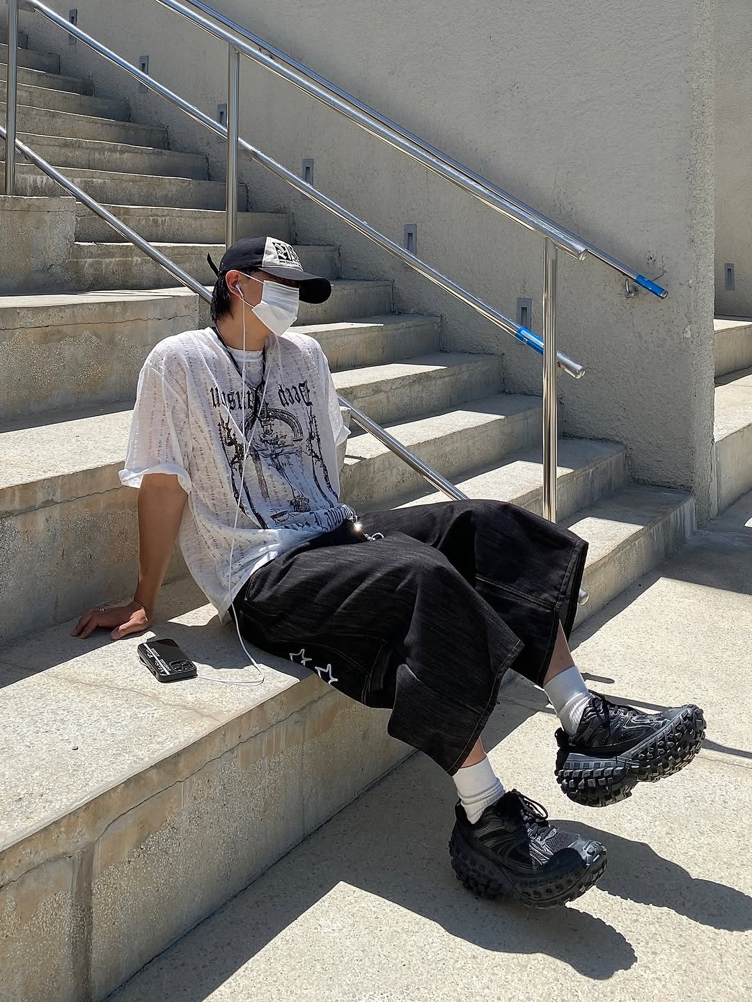 Photo by 박승수 [SSROOM-에스에스룸] on June 19, 2025. May be an image of 1 person, sweatpants and text.