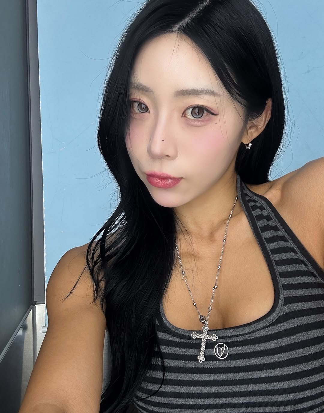 p_enzi 게시물 이미지: 내 최애 포토그레이.. 이렇게 찍을건 아녔는뎅 
그래도 아까우니까 🖤🩶🖤🩶