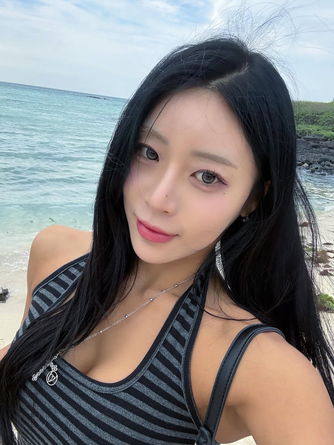p_enzi 게시물 이미지: 이번주도 화-이팅 🥹🐠
오랭만에 바다가서 신이났으여