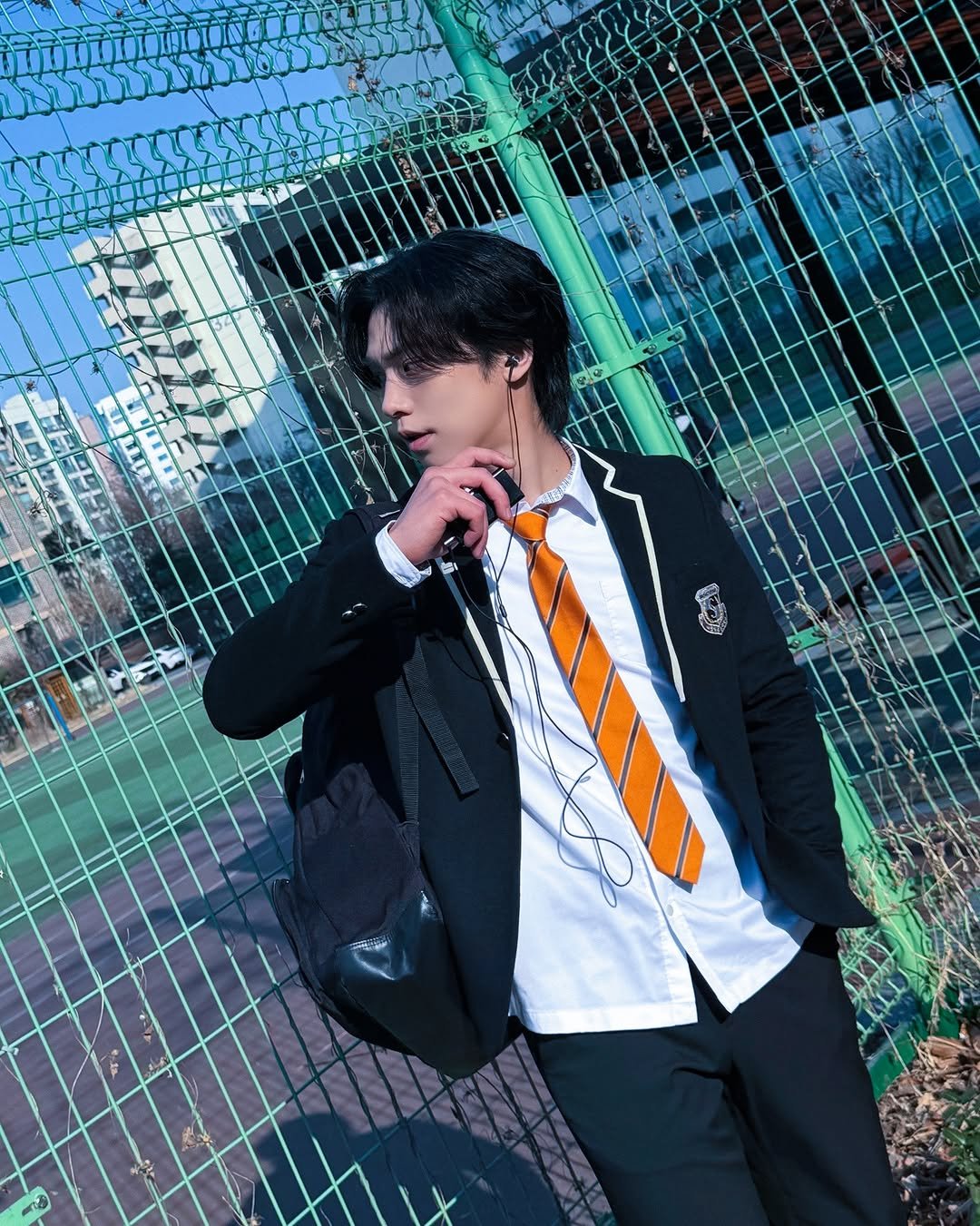 Photo by 라키 on March 18, 2026. May be an image of duffle coat, bolo tie, blazer, suit and text.