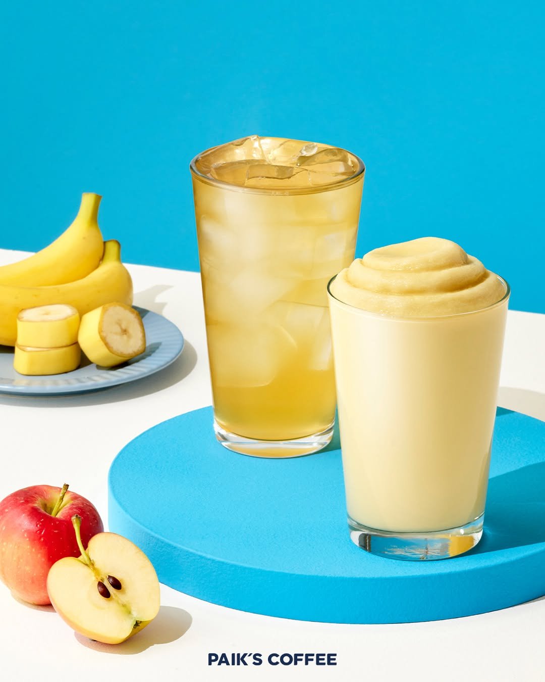 Photo by 빽다방 on October 16, 2025. May be an image of apple, juice, smoothie and text that says 'PAIK'SCOFFEE PAIK'S COFFEE'.