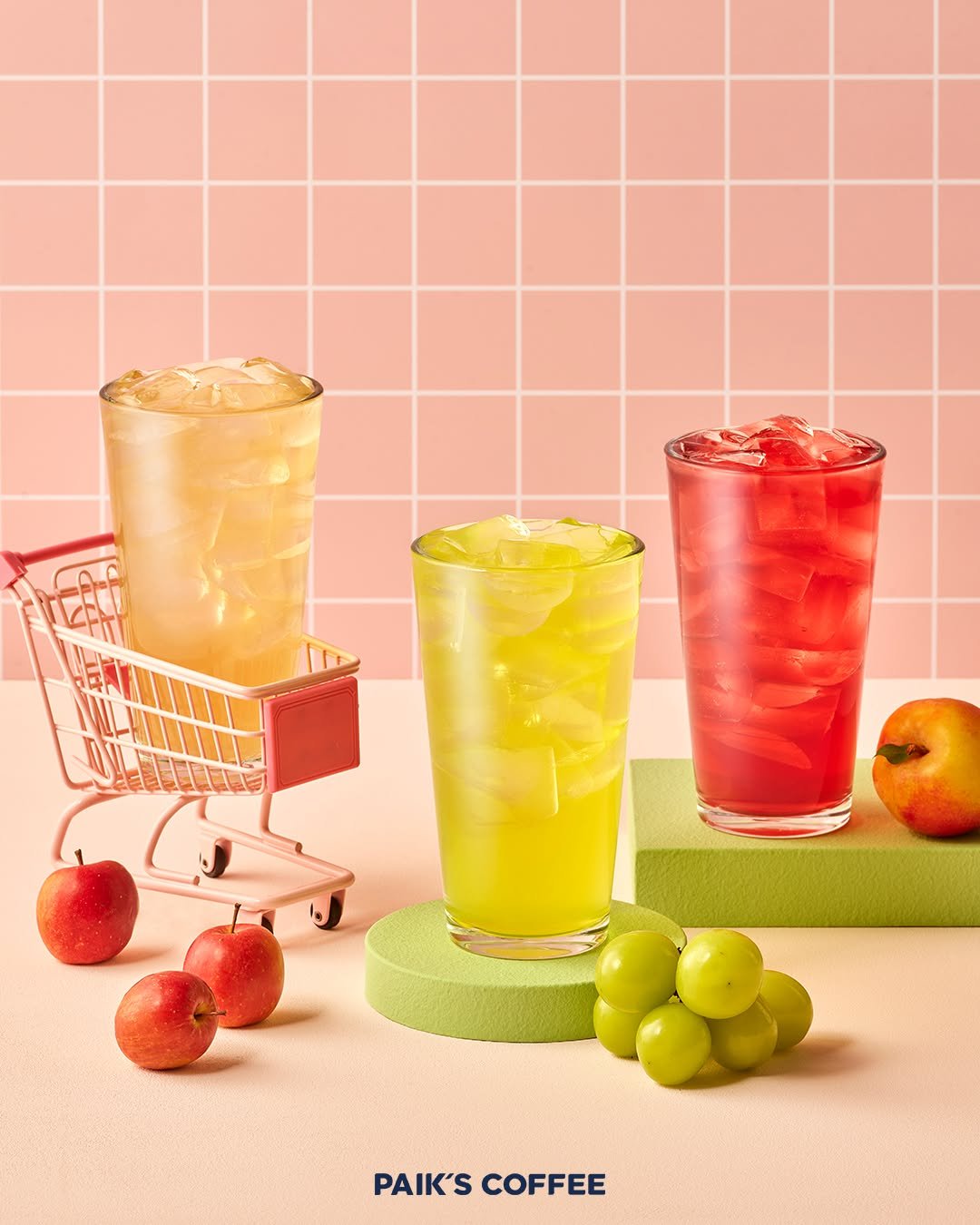 Photo by 빽다방 on October 13, 2025. May be an image of lemonade, juice, strawberry and text that says 'PAIK'S PAIK'SCOFFEE COFFEE'.