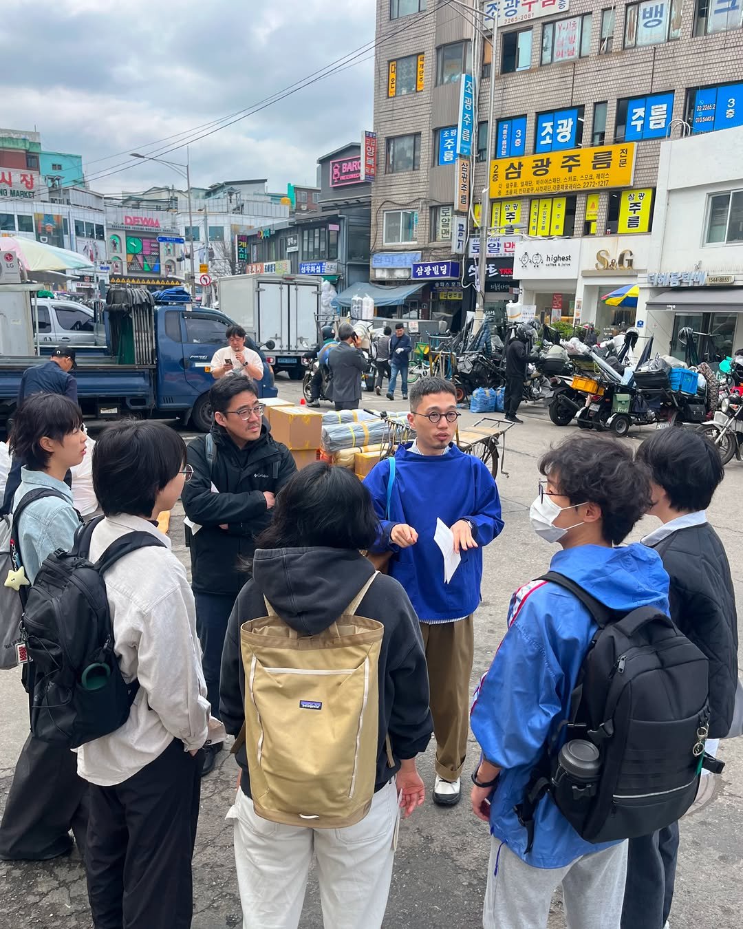 Photo by PaTI on April 24, 2026. May be an image of one or more people, people standing, crowd and text.