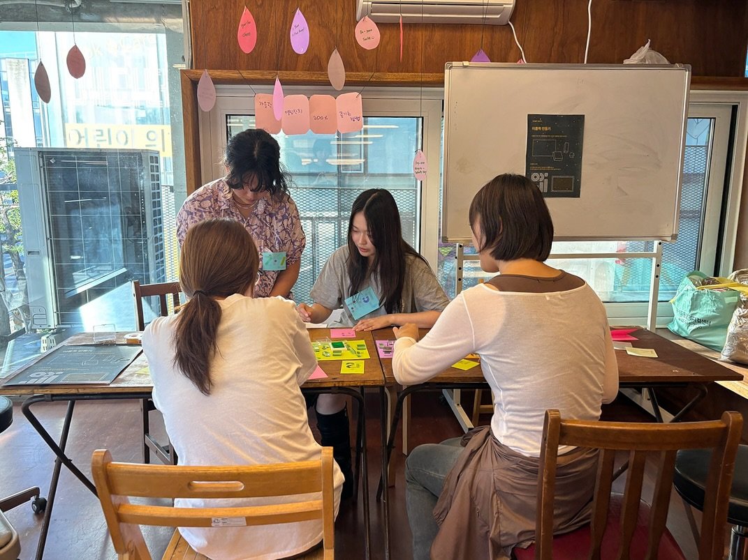 Photo by PaTI on September 16, 2025. May be an image of 4 people, people studying, table and text.