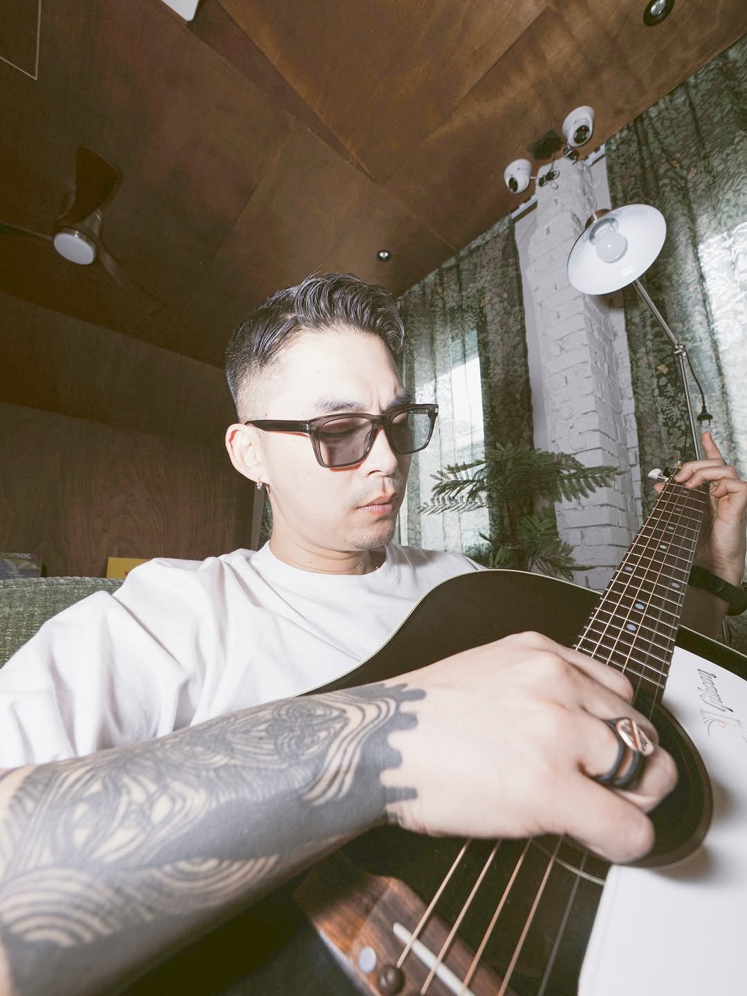 palette_on_eyewear 게시물 이미지: [PALETTE ON x Kaksung Kim]

일상을 음악으로 기록하는 아티스트...