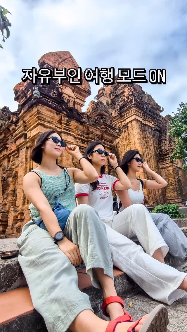 park__sso 게시물 이미지: 여행 와서 제일 바쁜 사람들 = 릴스 찍는 자유부인들🤭

여행 릴스 찍으면서 싸웠다...