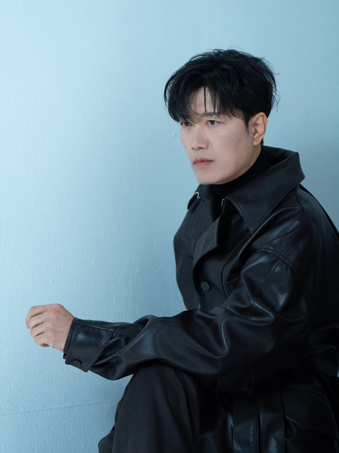 Photo by 박희순 on January 15, 2026. May be an image of one or more people, hair, outerwear and text.