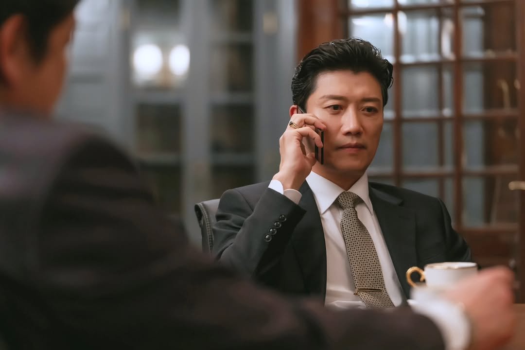 Photo by 박희순 on January 16, 2026. May be an image of one or more people, suit and text.