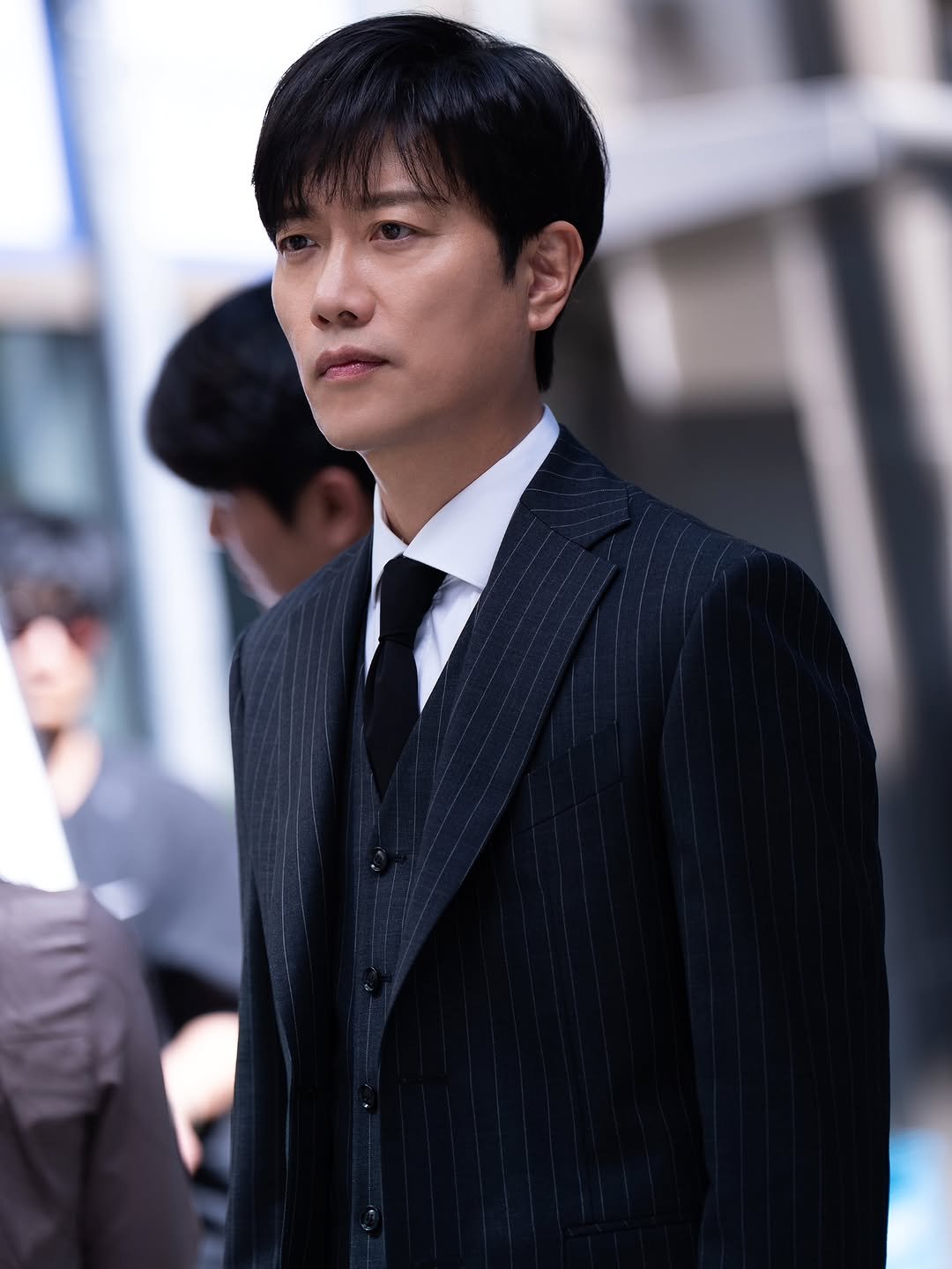 Photo by 박희순 on January 23, 2026. May be an image of one or more people, suit, blazer, dinner jacket and text.