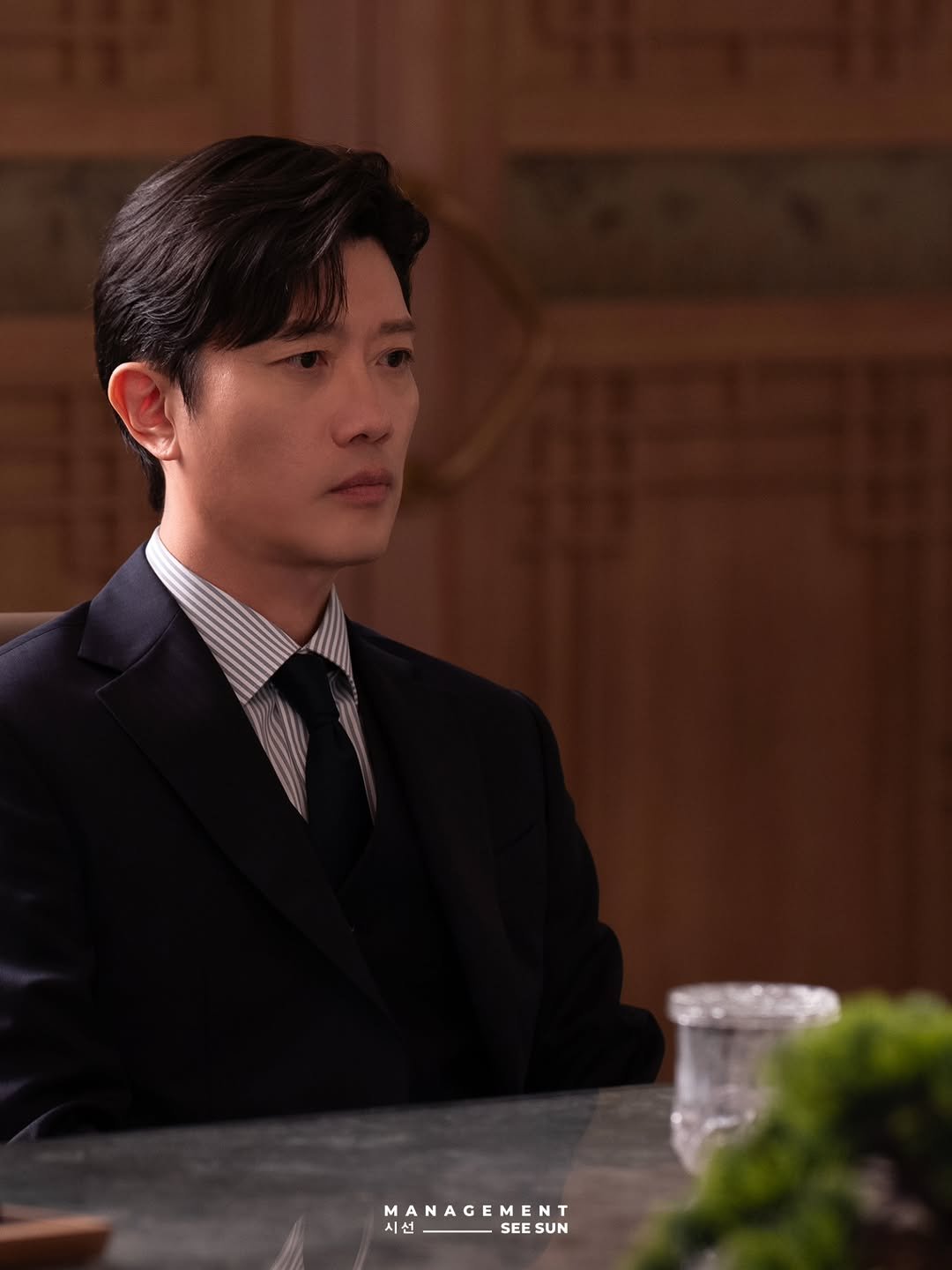 Photo by 박희순 on February 12, 2026. May be an image of suit and text that says 'MANAGEMENT 시선_SEESUN 시선 SEES SUN'.