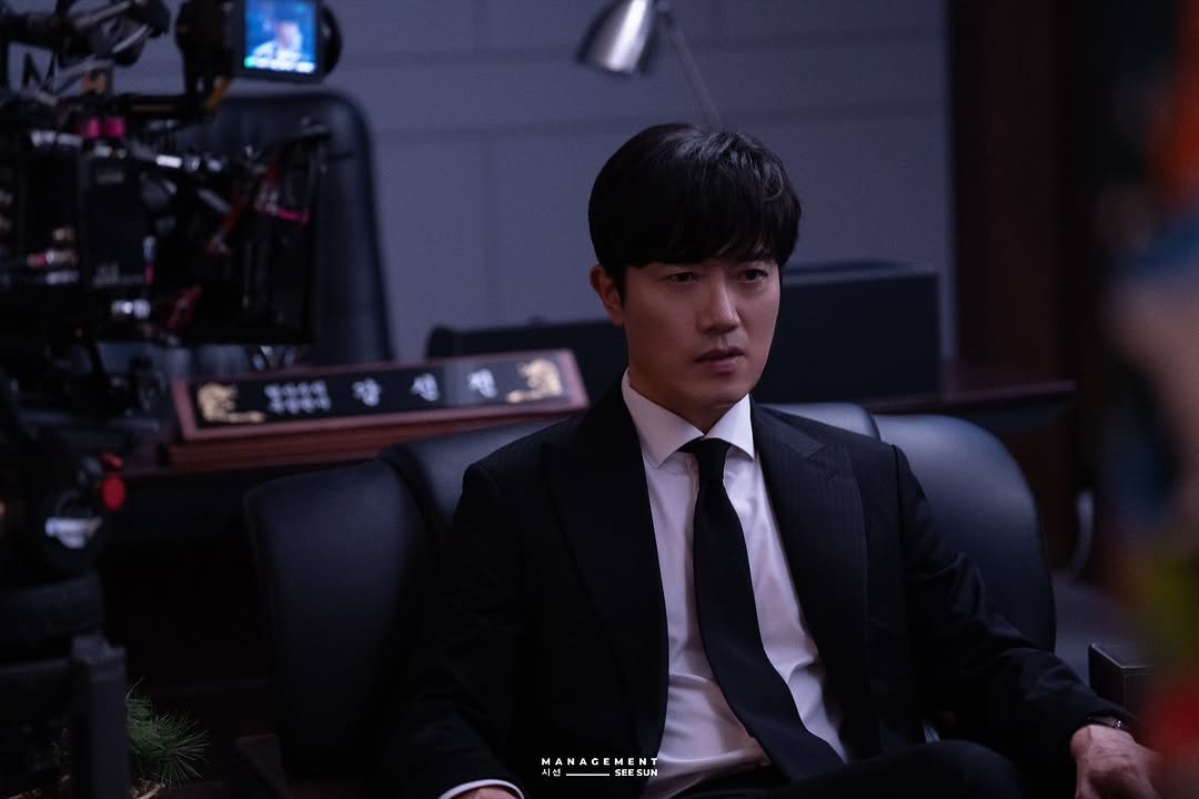 Photo by 박희순 on February 11, 2026. May be an image of one or more people and text.