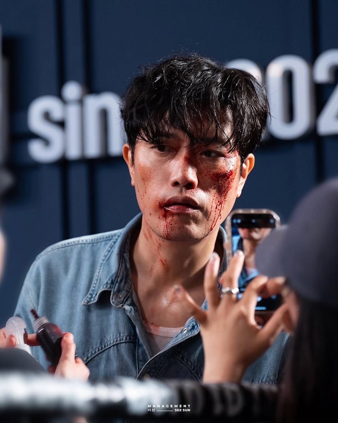 Photo by 박희순 on October 13, 2025. May be an image of one or more people and text that says 'sin 0 maH MANAGEMENT SEESUN'.