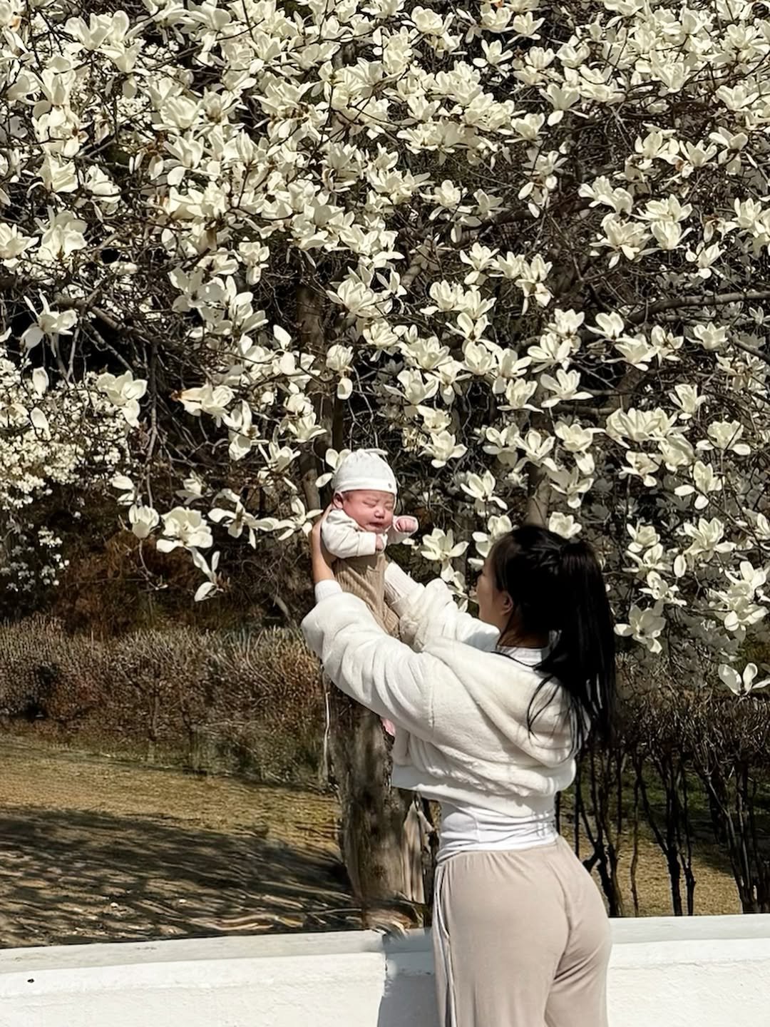 parkjyeunn 게시물 이미지: 강이랑 #알새우칩 보고옴 ♡゛
같이 사진찍을때마다 눈감는 이강
(아빠랑...