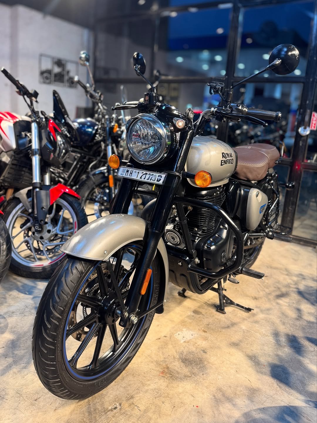 Photo by Parshwa Auto on September 01, 2025. May be an image of motorcycle, helmet and text.