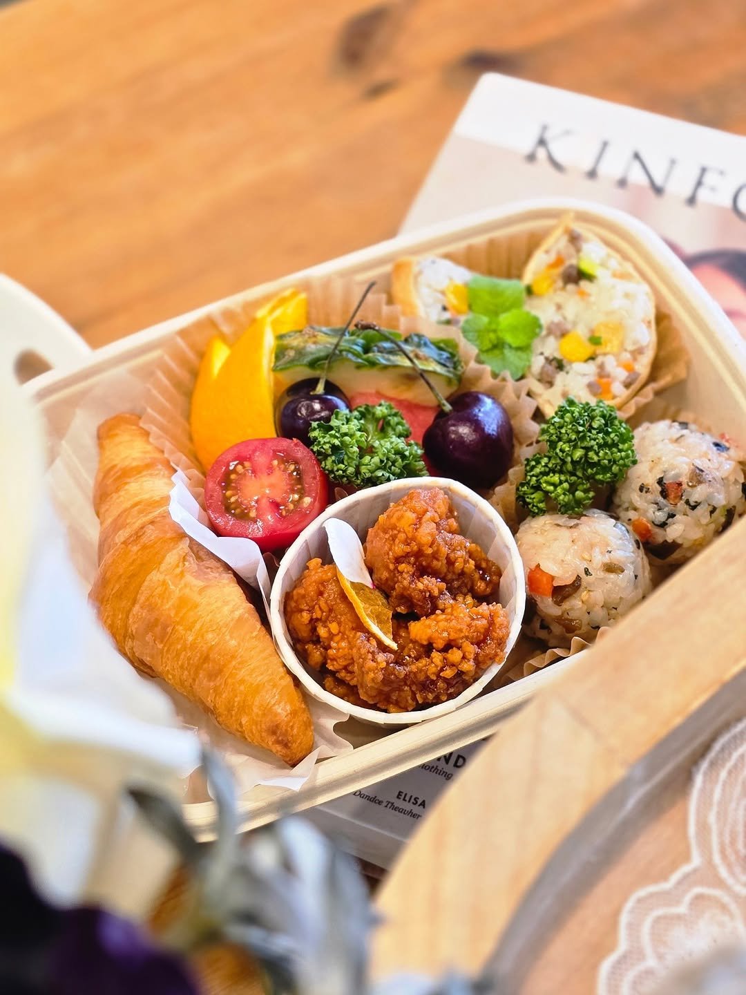 Photo by 청주 파티지니ㅣ청주수제도시락 케이터링 on August 14, 2025. May be an image of croquette, sushi, fritter, sandwich and text that says 'KINE'.