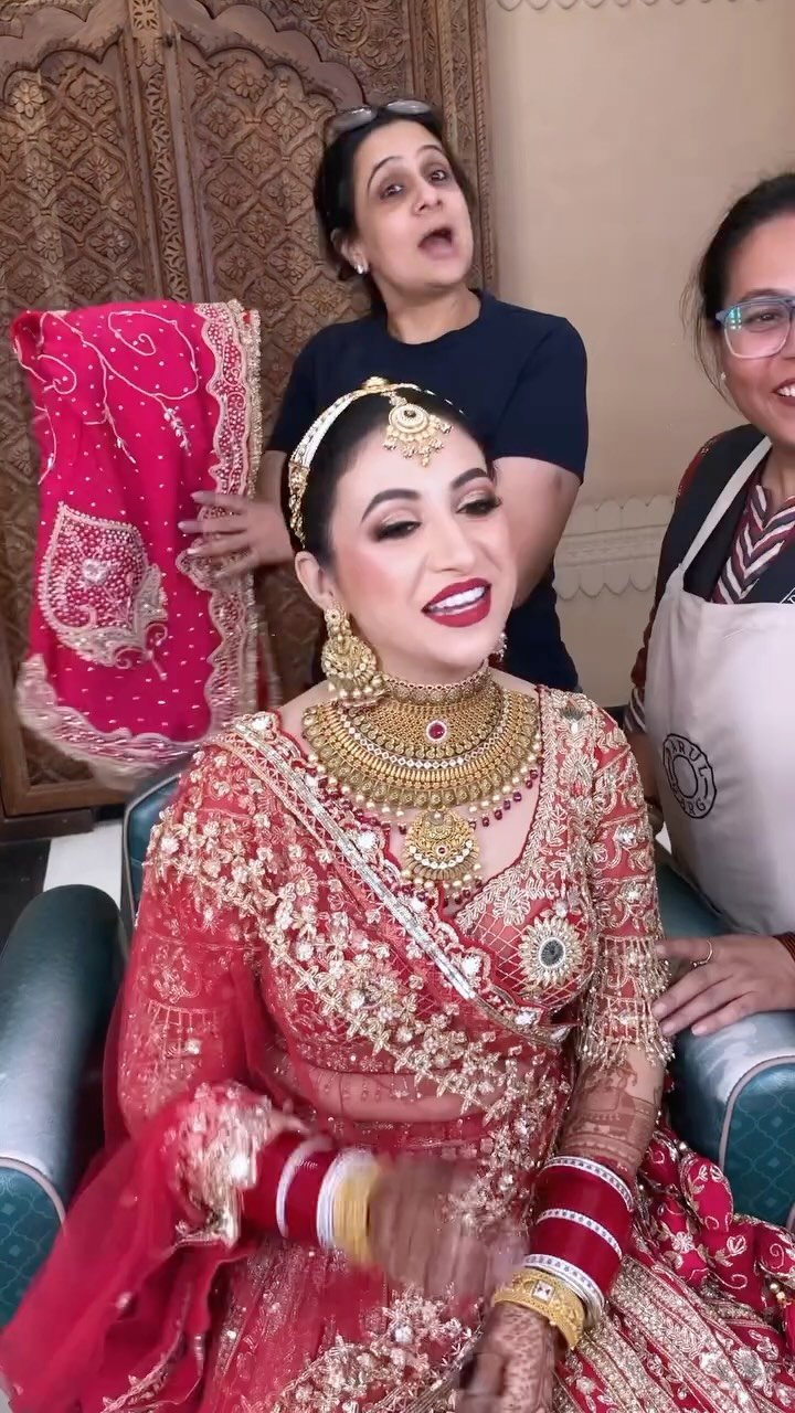 parulgargmakeup 게시물 이미지: My Stunner in making ❤️

MUA :...