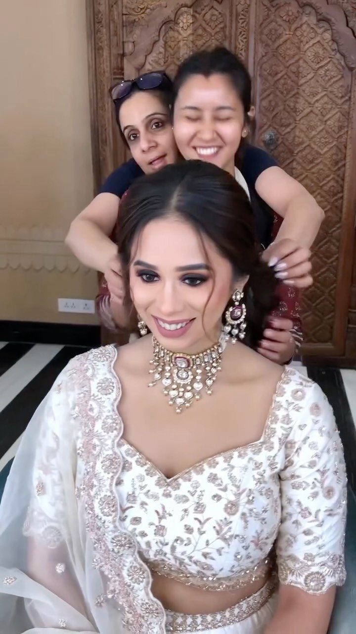 parulgargmakeup 게시물 이미지: Smokey Eyes for my Stunner for Engagement...