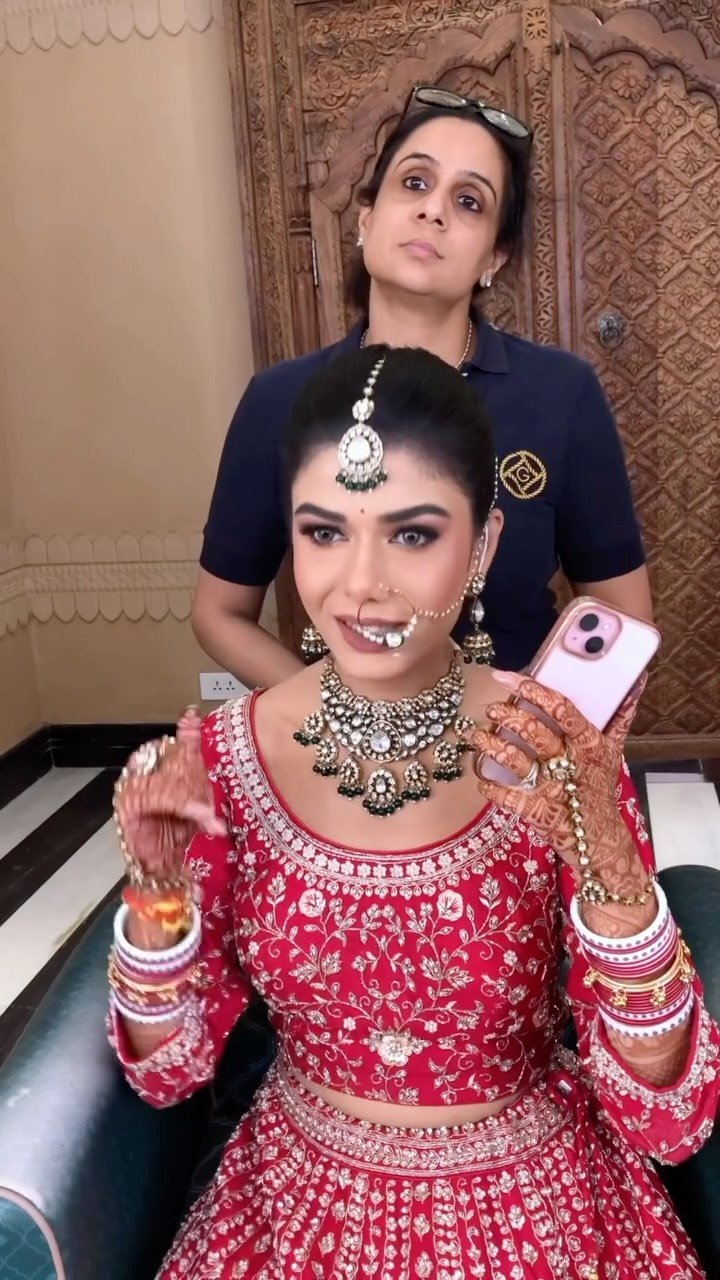 parulgargmakeup 게시물 이미지: My Stunner in making ❤️❤️

MUA :...