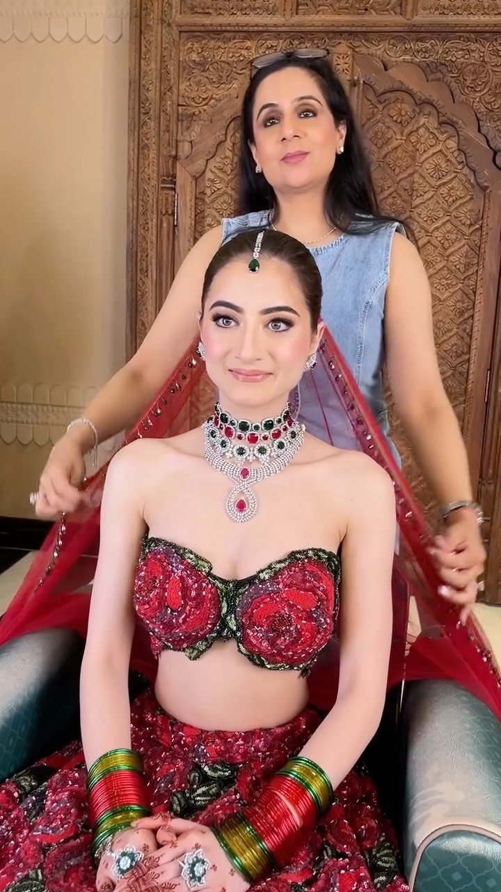 parulgargmakeup 게시물 이미지: Glowing like a dream in sequins and roses...