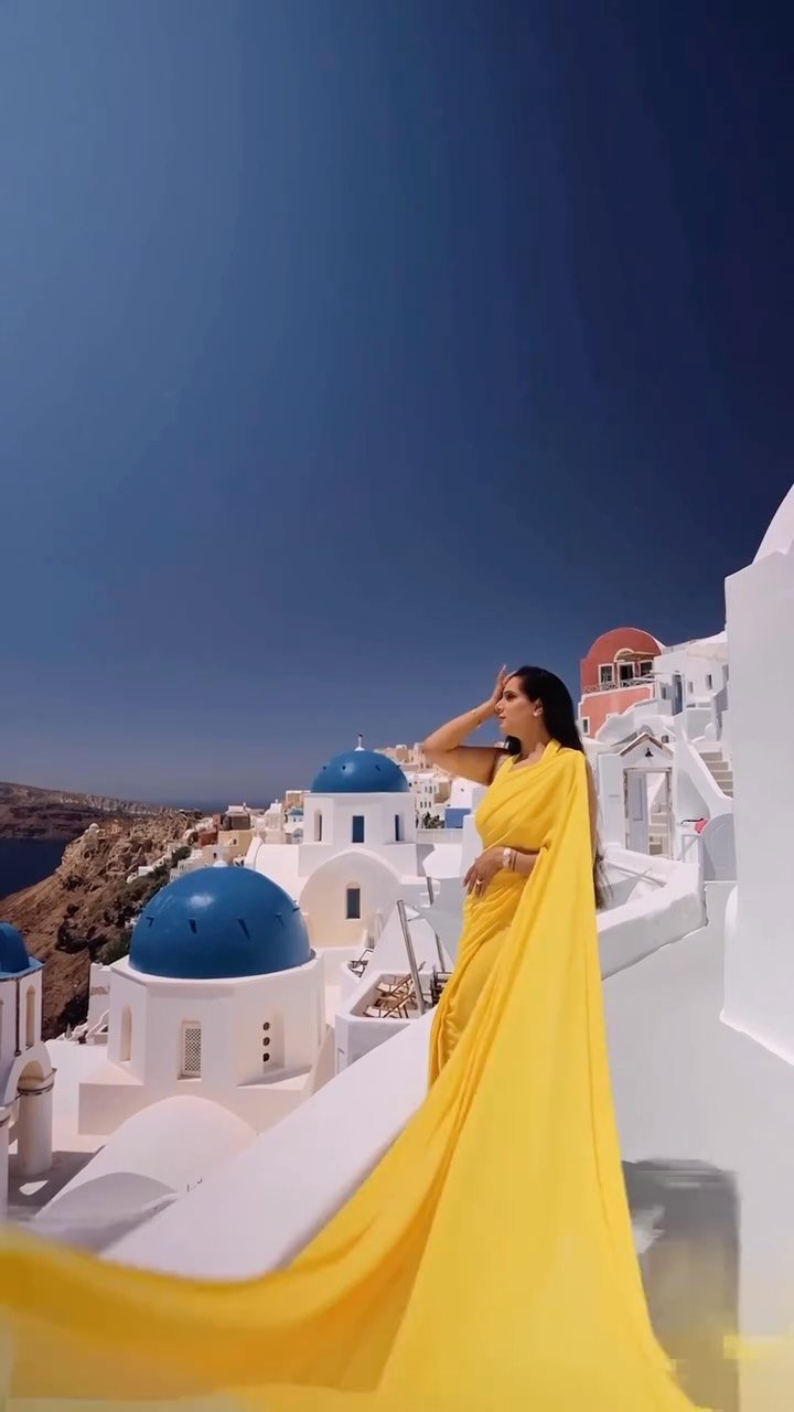 parulgargmakeup 게시물 이미지: Santorini blew us away.. literally ! But the...