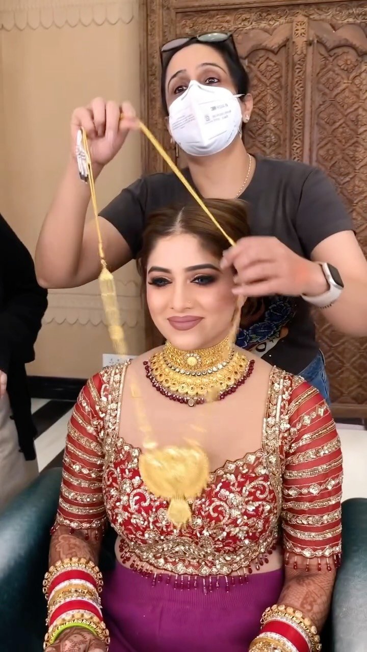 parulgargmakeup 게시물 이미지: Gorgeous, traditional bride in red and gold...