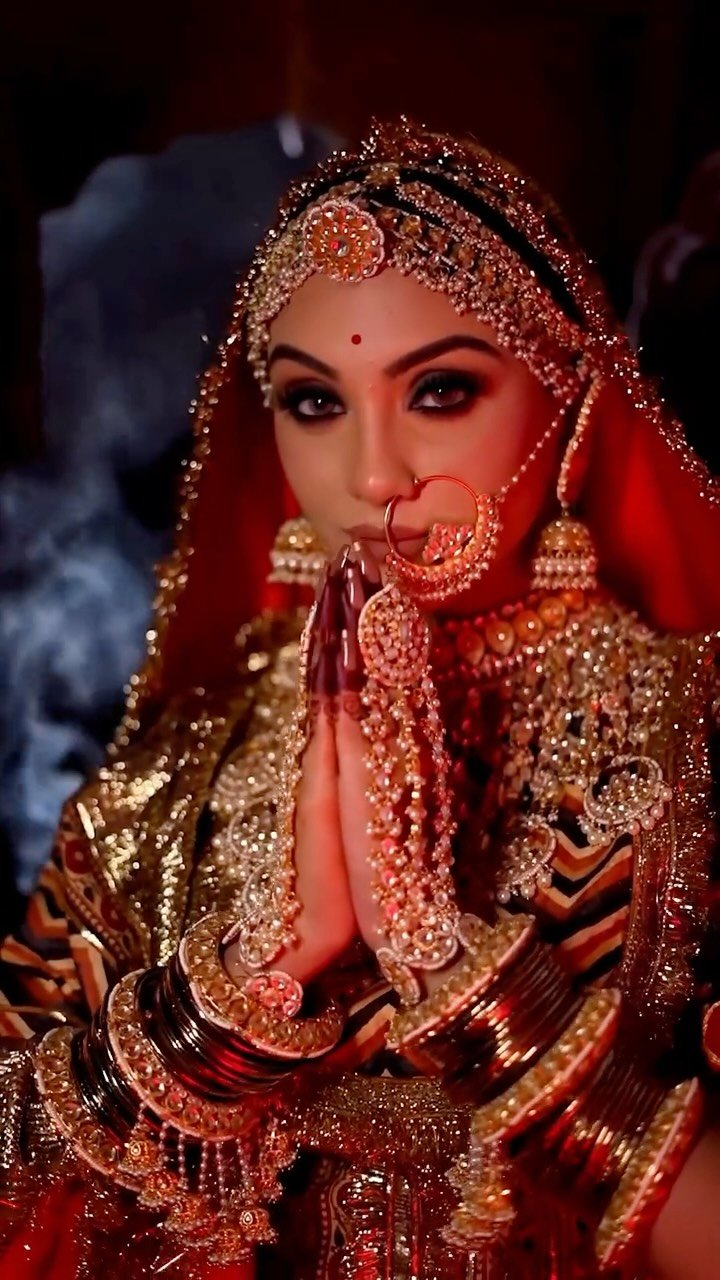 parulgargmakeup 게시물 이미지: How did you like this look? ❤️

MUA :...