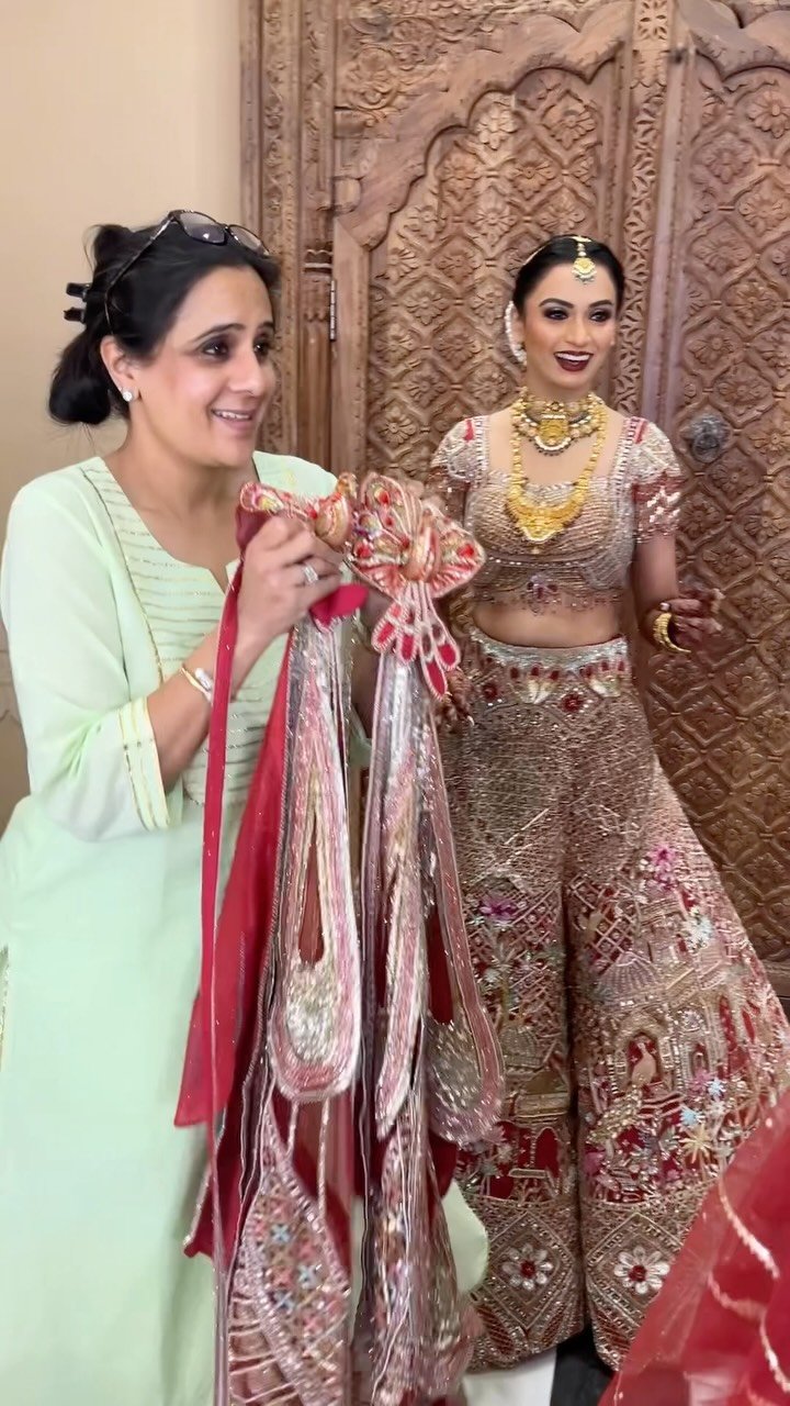 parulgargmakeup 게시물 이미지: My Gorgeous Bride Aashi in making ❤️

MUA :...