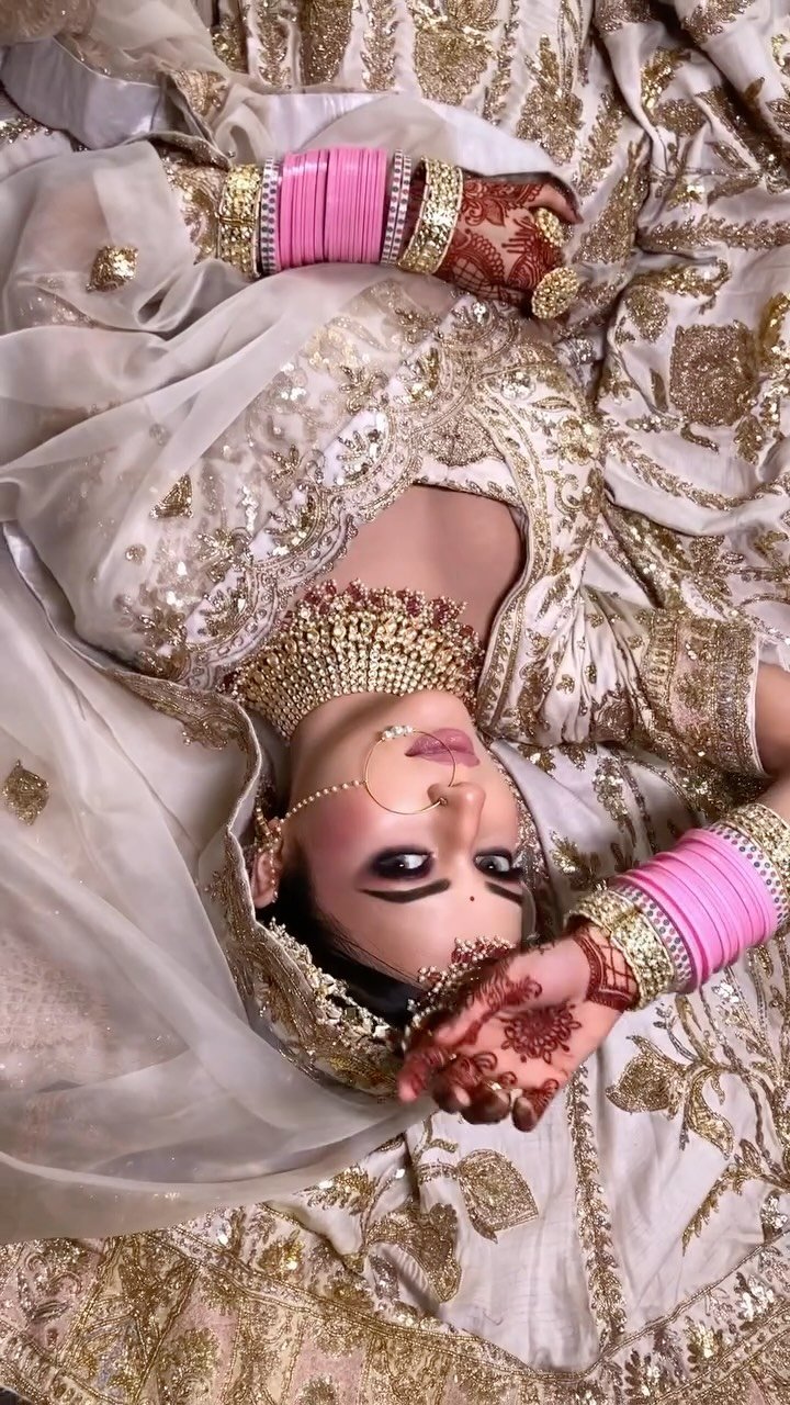 parulgargmakeup 게시물 이미지: Glowing Beauty 🩷🤍

MUA : @parulgargmakeup...