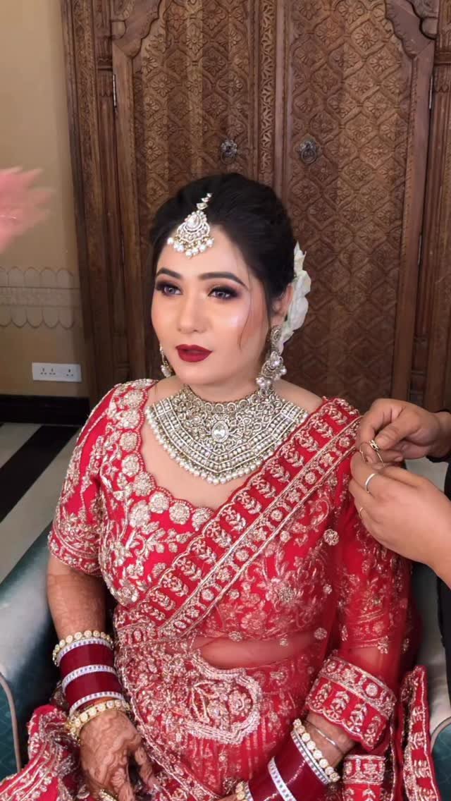 parulgargmakeup 게시물 이미지: My gorgeous bride didn’t want to wear bindi...