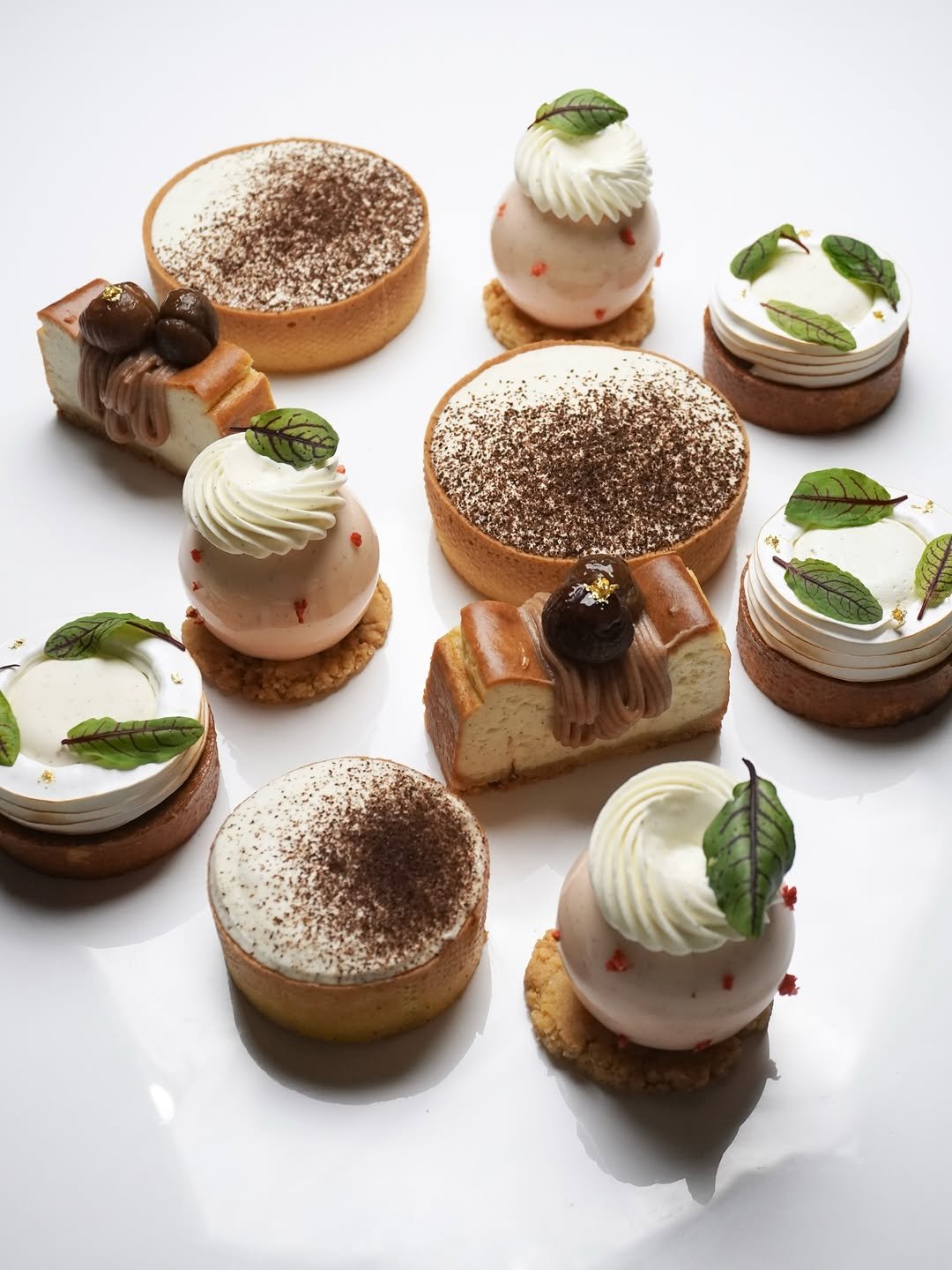 Photo by 이 상화 on April 26, 2026. May be an image of tart, cake, chocolate mousse, tiramisu, eclair and text.