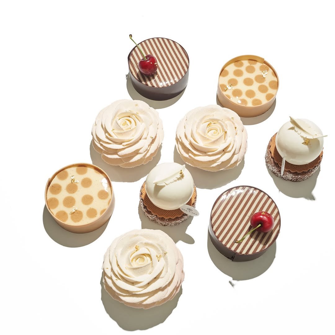 Photo by 이 상화 on November 26, 2025. May be an image of tart, cupcake, eclair and text.