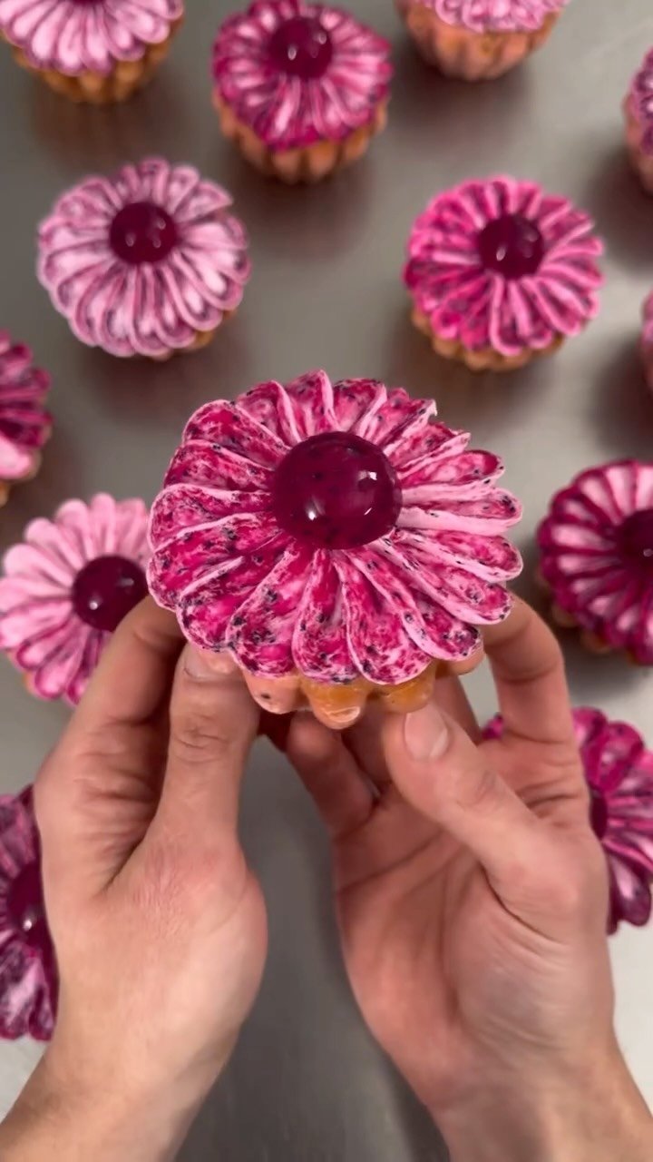 pastrychef_am 게시물 이미지: Pitaya nuvolina 🌸
.
.
.
#pastry #pasticceria...