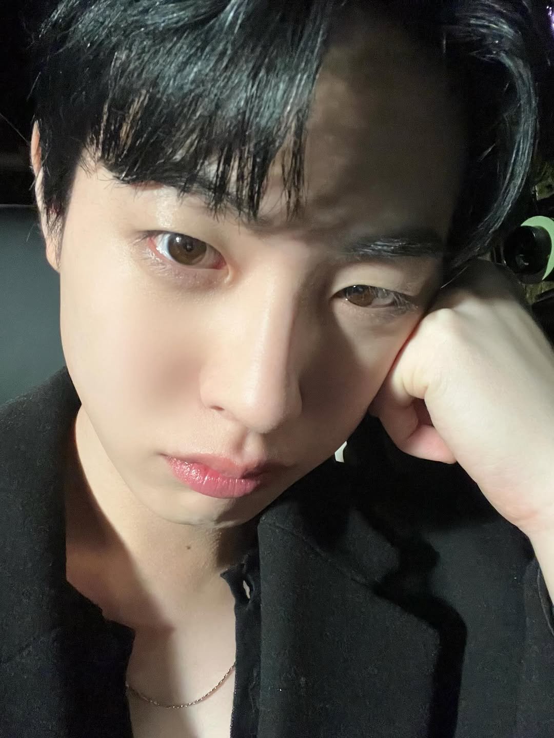 Photo by 김현진 on February 16, 2026. May be an image of one or more people, bangs and text.